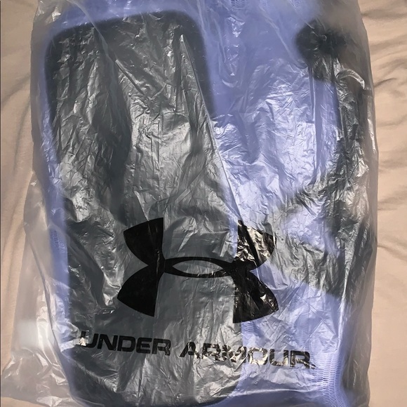 New with tags under armour overnight bag - Picture 2 of 3